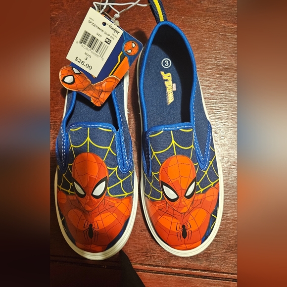 SOLD-Spider-Man Canvas slip on sneakers  size 3 - Picture 1 of 3